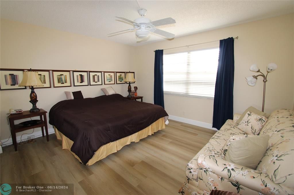 Active With Contract: $3,500 (2 beds, 2 baths, 1160 Square Feet)