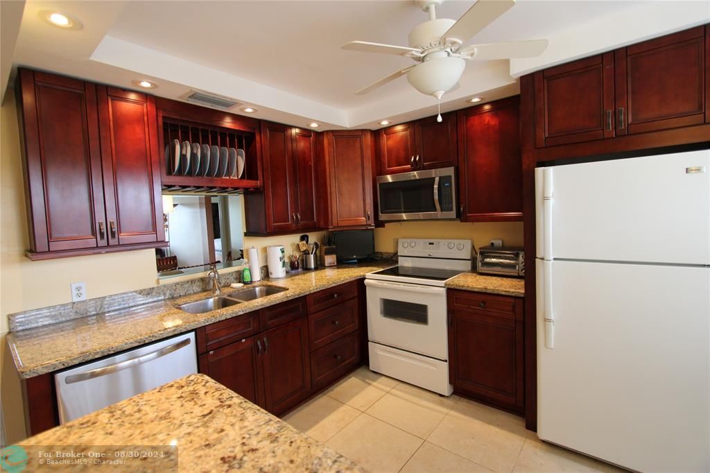 Active With Contract: $3,500 (2 beds, 2 baths, 1160 Square Feet)