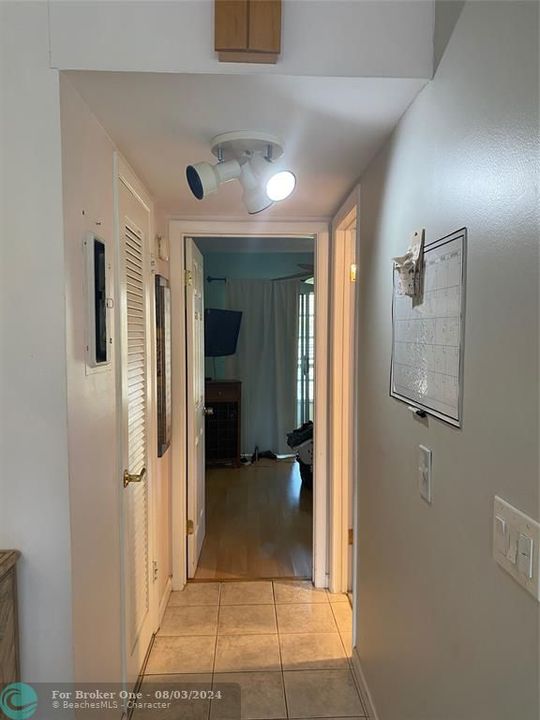 Active With Contract: $74,500 (1 beds, 1 baths, 588 Square Feet)