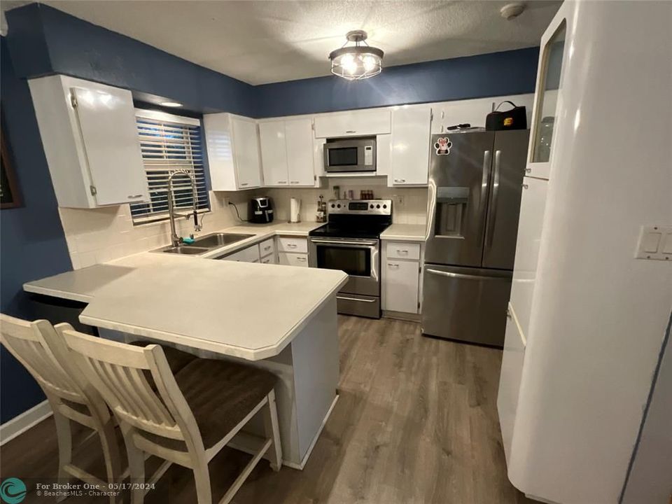 For Sale: $387,999 (3 beds, 1 baths, 1360 Square Feet)
