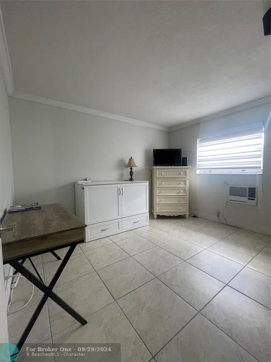 For Rent: $1,900 (2 beds, 1 baths, 690 Square Feet)