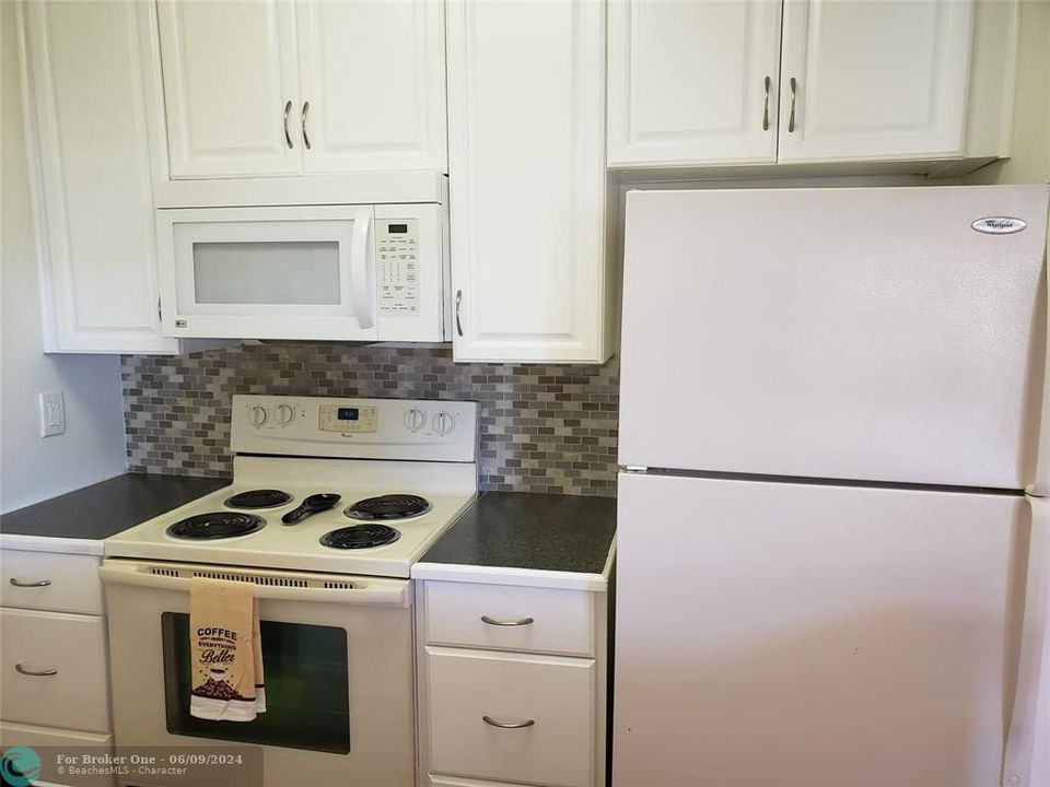 Recently Rented: $1,850 (2 beds, 2 baths, 760 Square Feet)