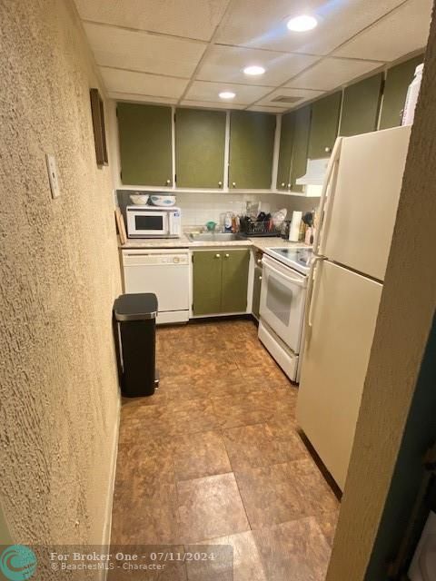 Active With Contract: $1,800 (1 beds, 1 baths, 0 Square Feet)