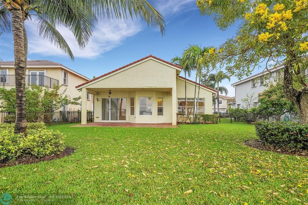 Recently Sold: $899,900 (3 beds, 2 baths, 2690 Square Feet)