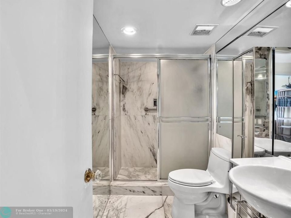 最近售出: $1,350,000 (2 贝兹, 2 浴室, 1247 平方英尺)