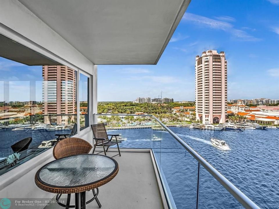 Recently Sold: $1,350,000 (2 beds, 2 baths, 1247 Square Feet)