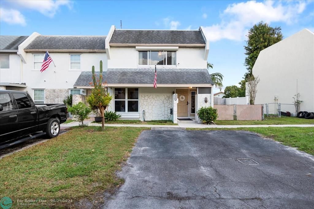 Recently Sold: $335,000 (3 beds, 2 baths, 1598 Square Feet)