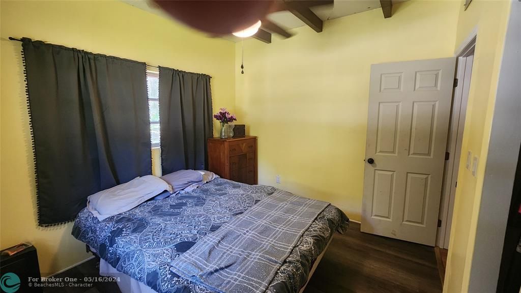 En Venta: $245,000 (4 camas, 3 baños, 1470 Pies cuadrados)