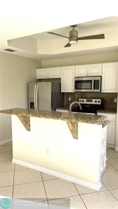 Active With Contract: $409,000 (3 beds, 3 baths, 1382 Square Feet)