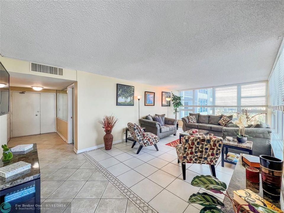 For Sale: $595,000 (2 beds, 2 baths, 1400 Square Feet)