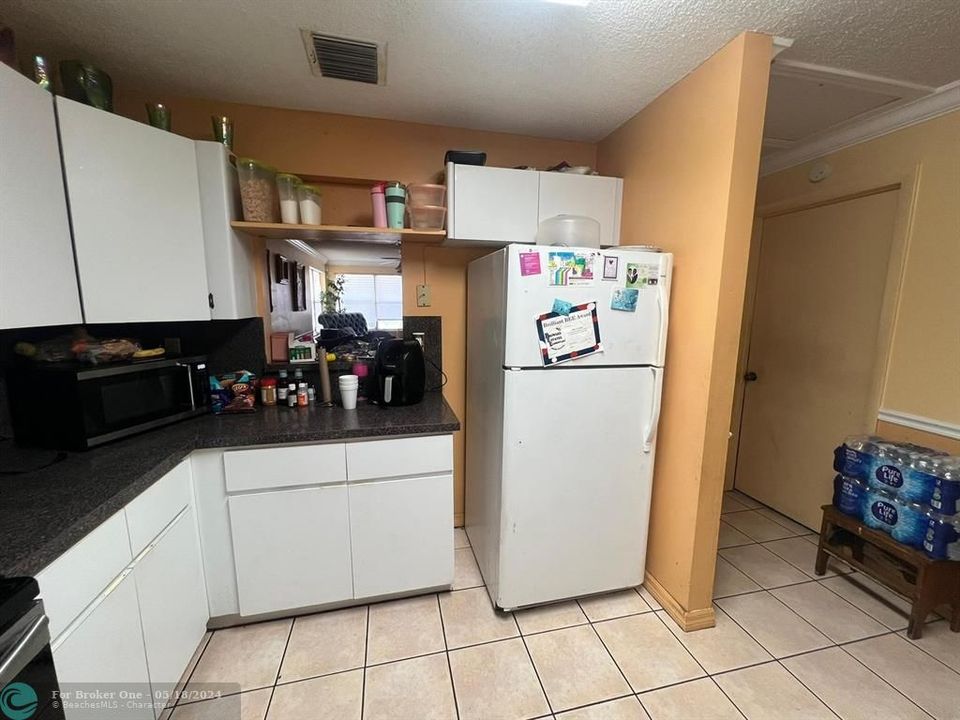 For Sale: $375,000 (3 beds, 2 baths, 1316 Square Feet)