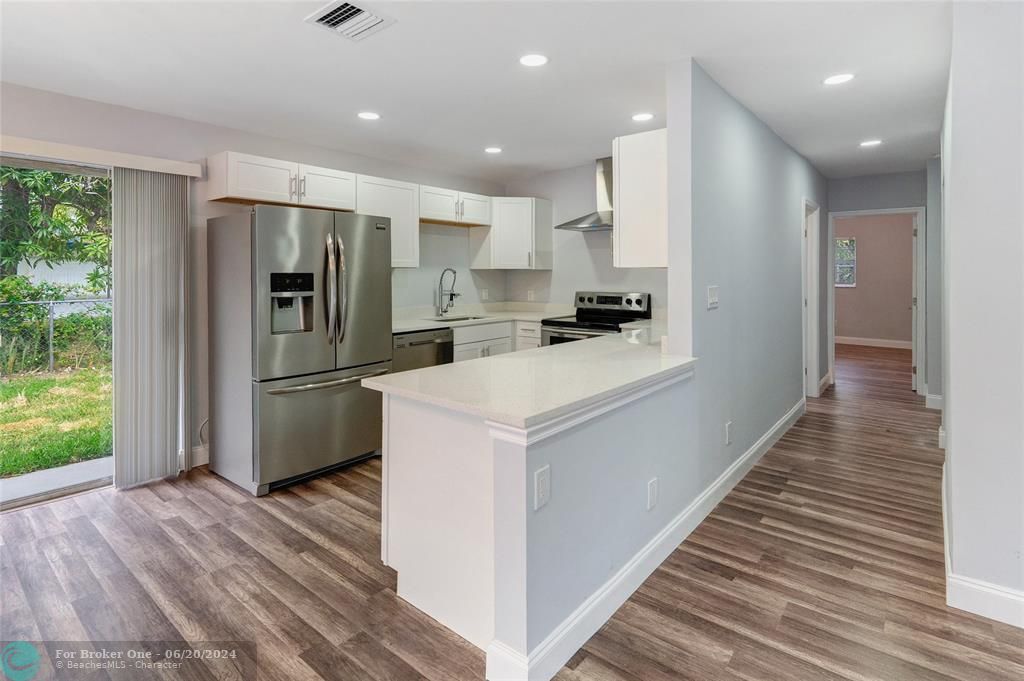 Active With Contract: $499,900 (3 beds, 2 baths, 1439 Square Feet)