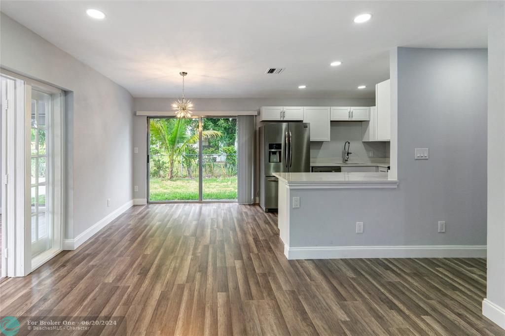 Active With Contract: $499,900 (3 beds, 2 baths, 1439 Square Feet)