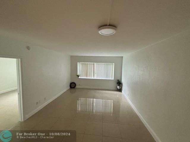 Active With Contract: $185,000 (1 beds, 1 baths, 700 Square Feet)