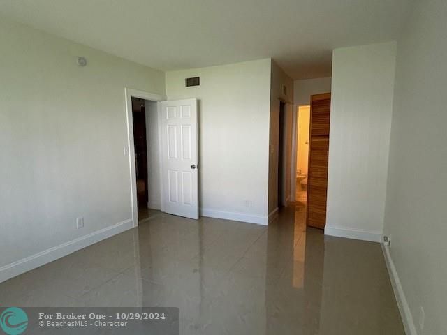 Active With Contract: $185,000 (1 beds, 1 baths, 700 Square Feet)