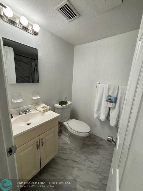 Active With Contract: $185,000 (1 beds, 1 baths, 700 Square Feet)