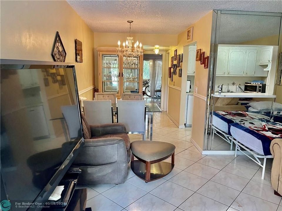 For Sale: $115,000 (1 beds, 1 baths, 593 Square Feet)