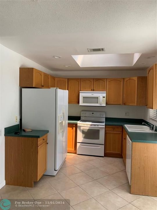 For Rent: $3,500 (3 beds, 2 baths, 1100 Square Feet)