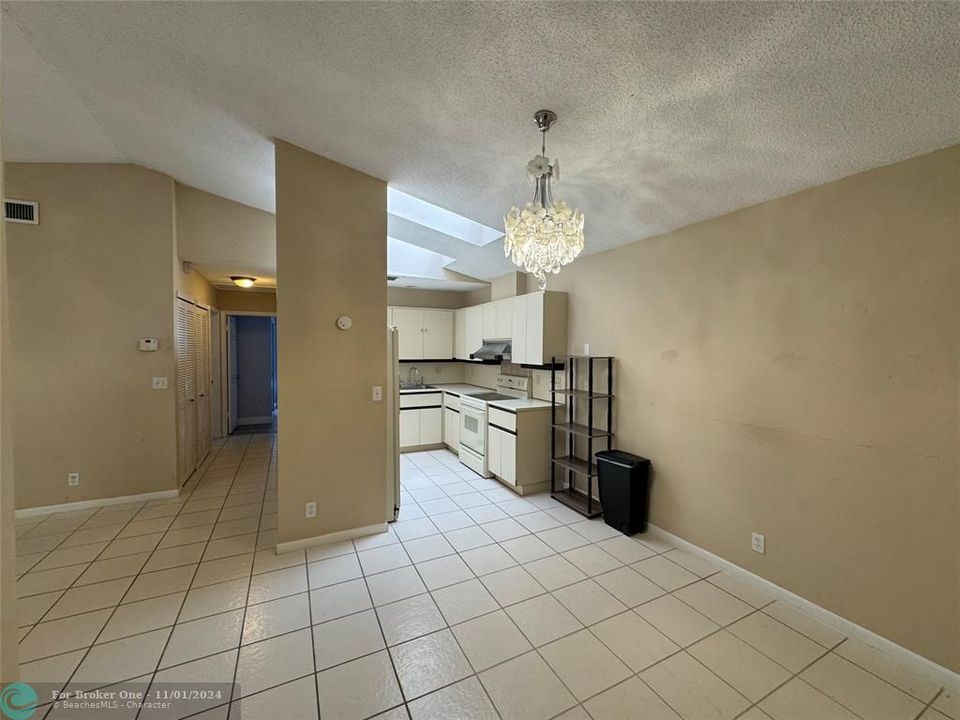 Active With Contract: $3,200 (3 beds, 2 baths, 1194 Square Feet)