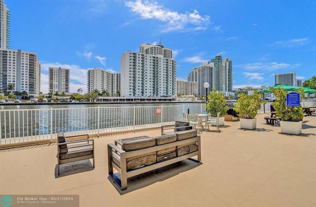 Active With Contract: $424,900 (2 beds, 2 baths, 1430 Square Feet)