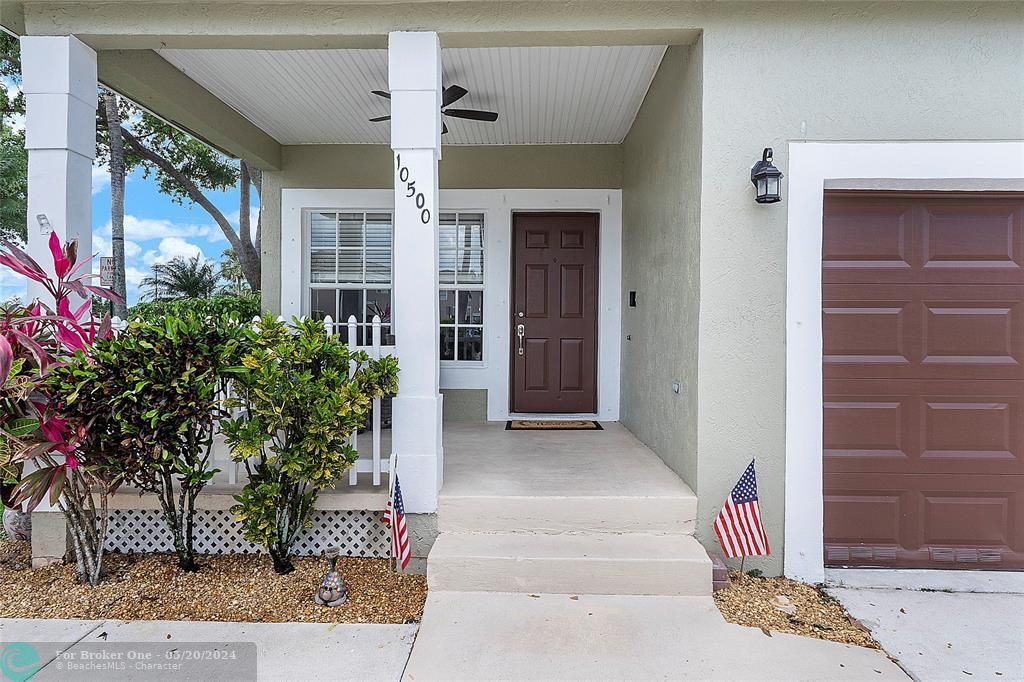 Active With Contract: $525,000 (4 beds, 2 baths, 2022 Square Feet)