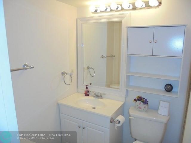 For Sale: $147,000 (1 beds, 1 baths, 720 Square Feet)