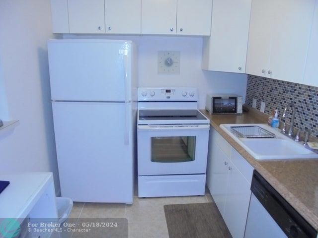 For Sale: $147,000 (1 beds, 1 baths, 720 Square Feet)