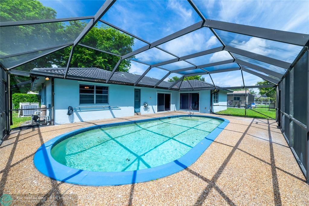 Recently Sold: $599,999 (4 beds, 2 baths, 2412 Square Feet)