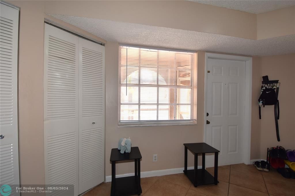 For Sale: $214,500 (1 beds, 2 baths, 805 Square Feet)