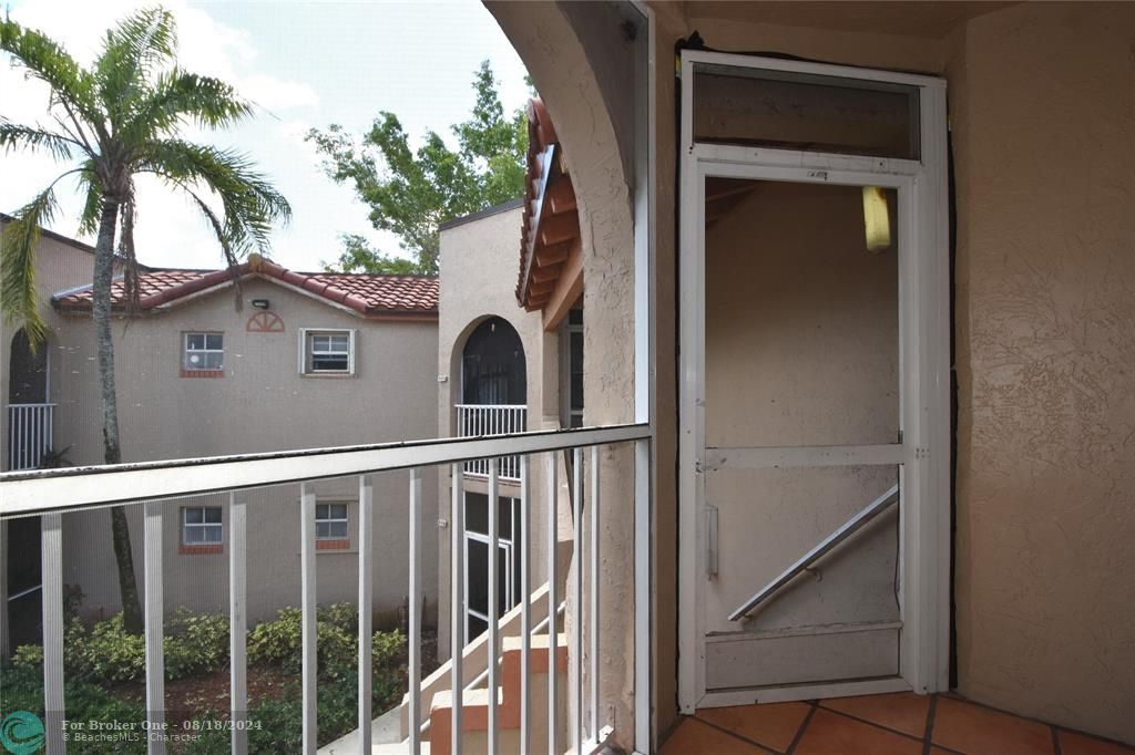 For Sale: $214,500 (1 beds, 2 baths, 805 Square Feet)