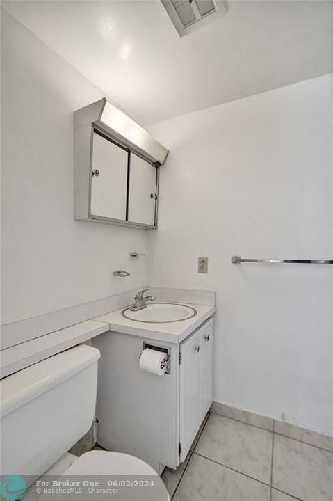 For Sale: $125,000 (2 beds, 1 baths, 840 Square Feet)