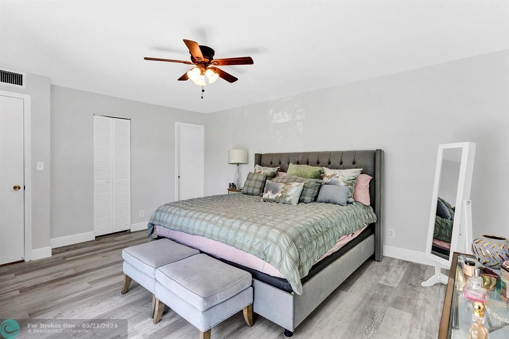 For Sale: $349,900 (2 beds, 2 baths, 1500 Square Feet)