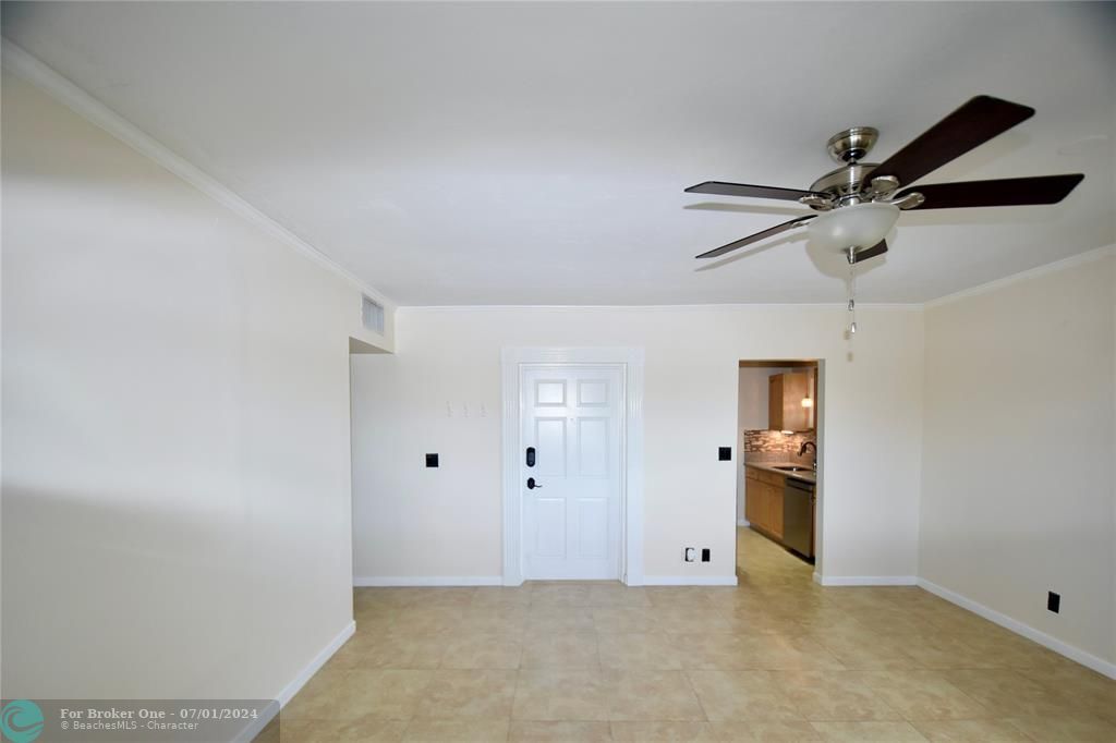 Recently Rented: $2,400 (2 beds, 2 baths, 880 Square Feet)