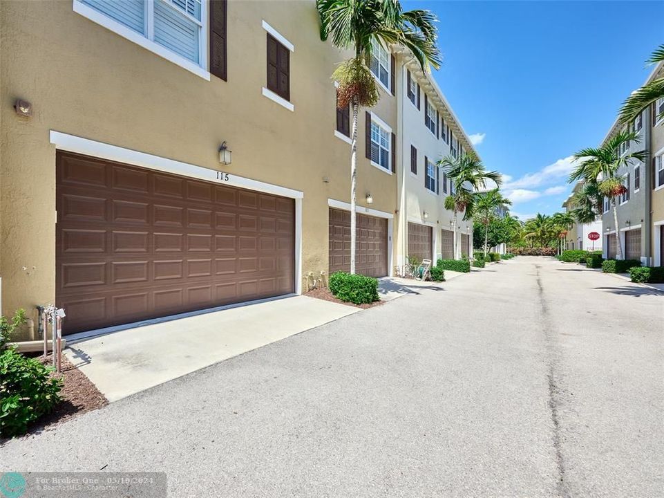 Active With Contract: $5,000 (3 beds, 3 baths, 1900 Square Feet)