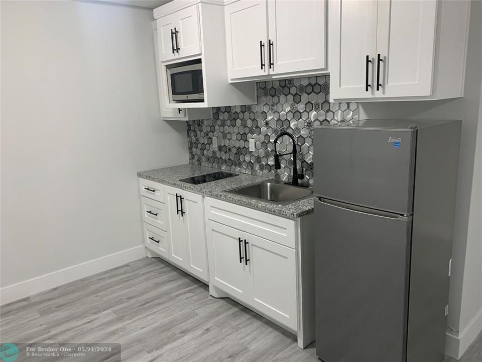 For Sale: $1,695 (1 beds, 1 baths, 6527 Square Feet)