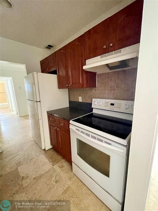 For Sale: $198,000 (2 beds, 1 baths, 750 Square Feet)