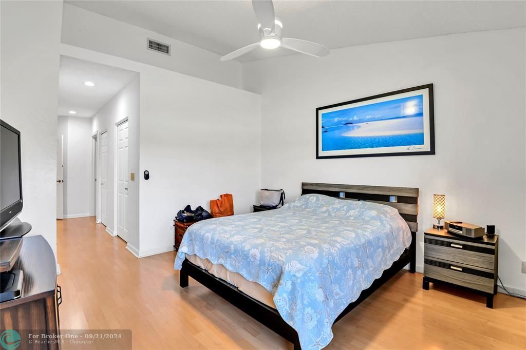 For Sale: $369,000 (2 beds, 2 baths, 1865 Square Feet)