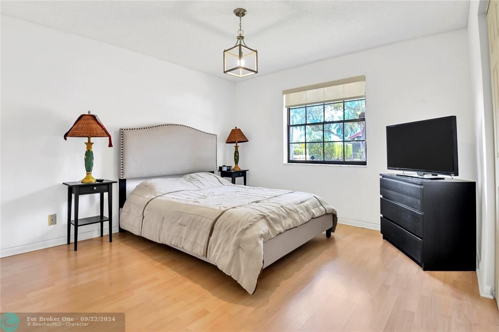 For Sale: $369,000 (2 beds, 2 baths, 1865 Square Feet)