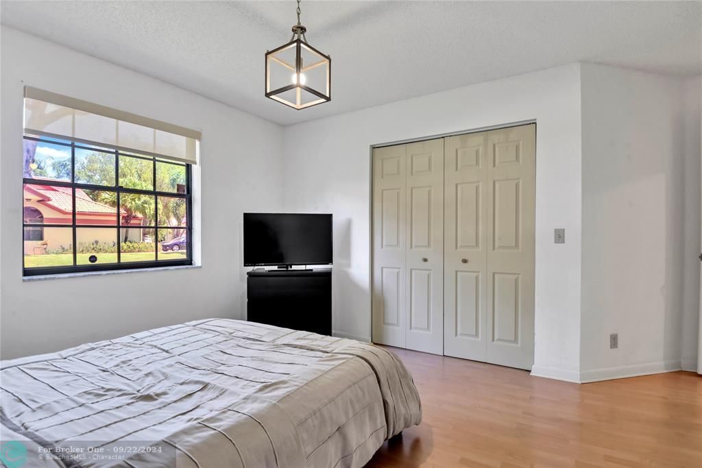 For Sale: $369,000 (2 beds, 2 baths, 1865 Square Feet)