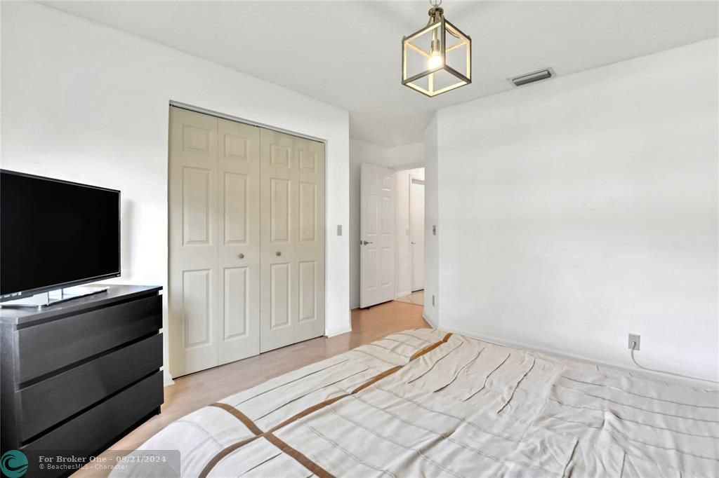 For Sale: $369,000 (2 beds, 2 baths, 1865 Square Feet)