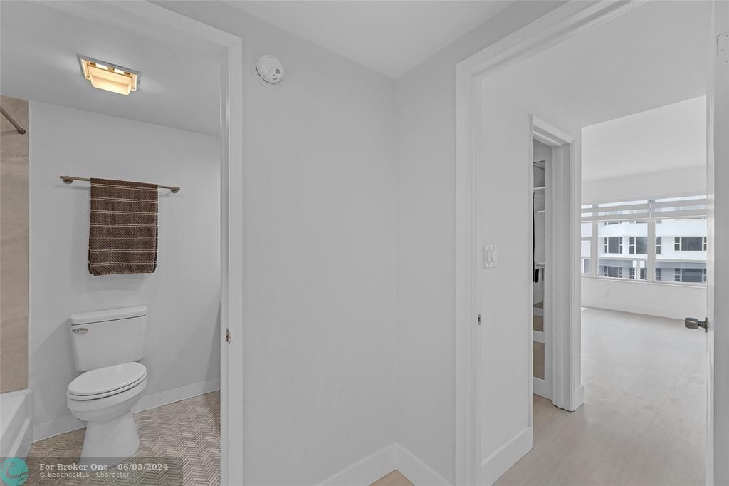 Active With Contract: $2,800 (1 beds, 1 baths, 800 Square Feet)