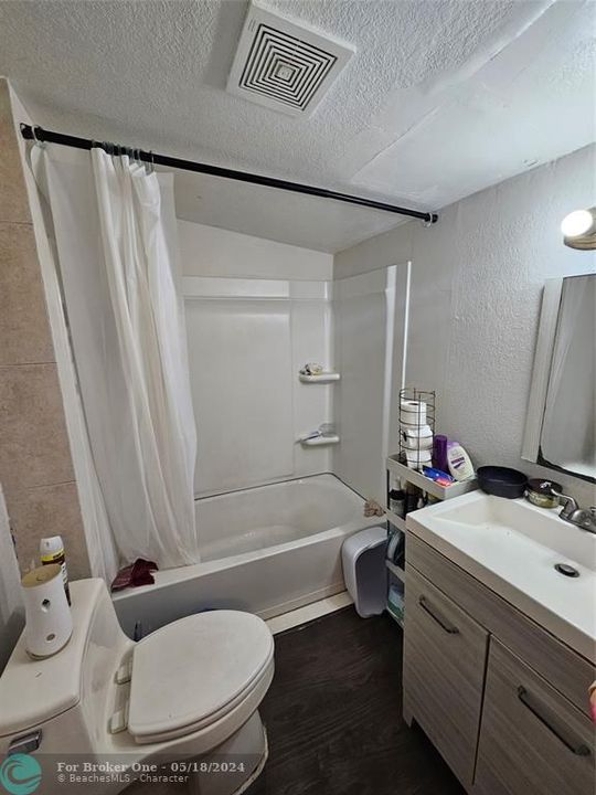 Active With Contract: $1,600 (2 beds, 1 baths, 0 Square Feet)