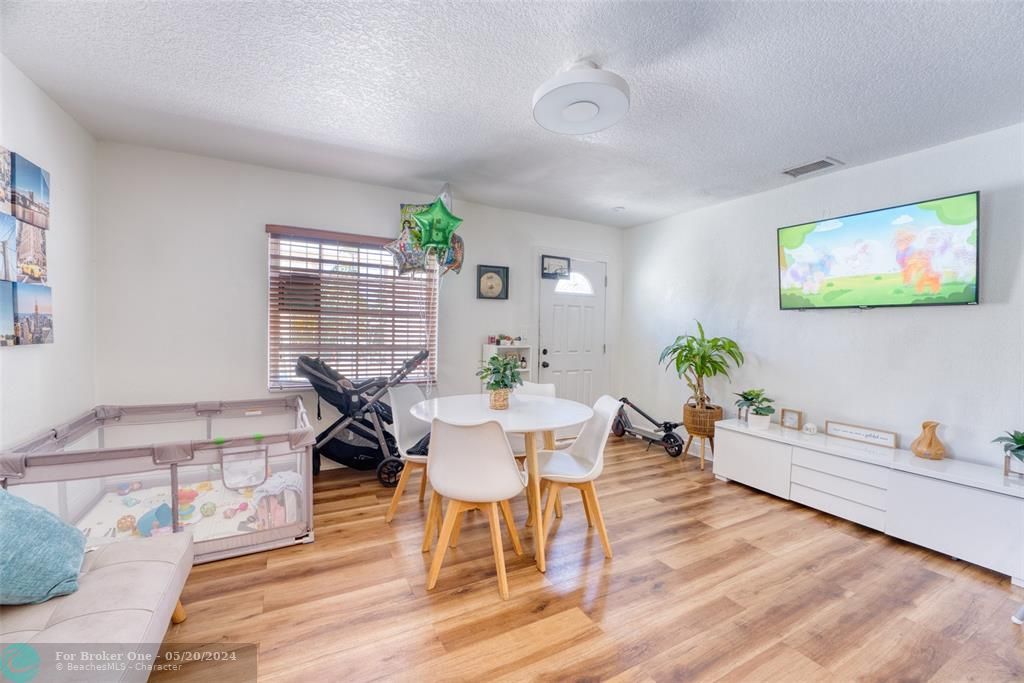 For Sale: $525,000 (2 beds, 1 baths, 750 Square Feet)