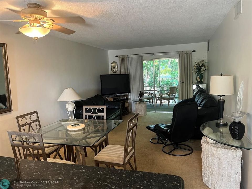 For Sale: $112,500 (2 beds, 2 baths, 861 Square Feet)