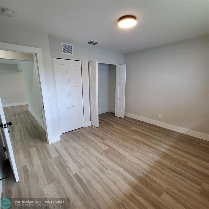 Active With Contract: $2,000 (1 beds, 1 baths, 1350 Square Feet)