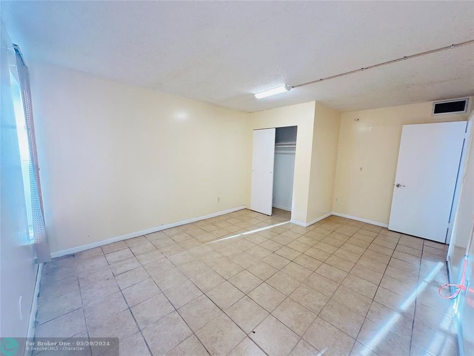 Active With Contract: $125,000 (2 beds, 1 baths, 735 Square Feet)