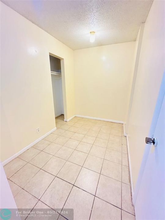 Active With Contract: $125,000 (2 beds, 1 baths, 735 Square Feet)