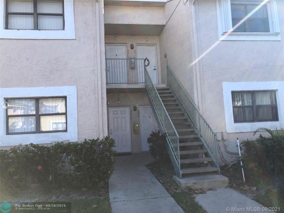 Active With Contract: $1,650 (1 beds, 1 baths, 630 Square Feet)