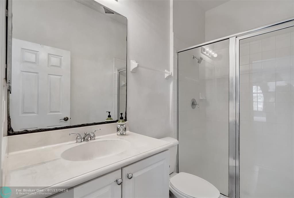 Active With Contract: $2,750 (2 beds, 2 baths, 1077 Square Feet)