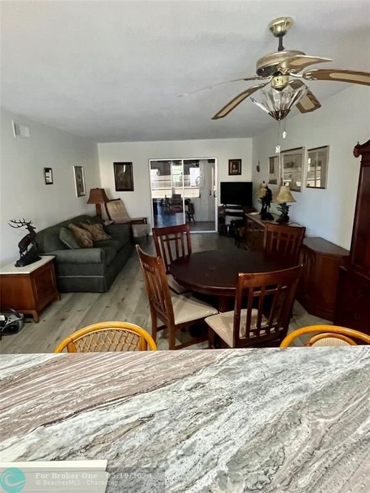 For Sale: $145,000 (2 beds, 2 baths, 861 Square Feet)